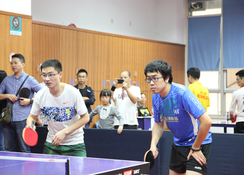 激情旋转 勇“乓”高峰 ——第十二届金秋文化节乒乓球赛精彩上演